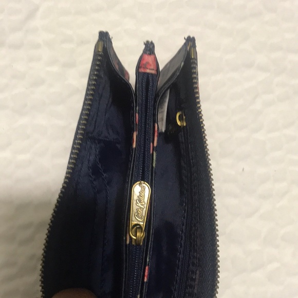 Wallet/wristlet - Picture 2 of 4